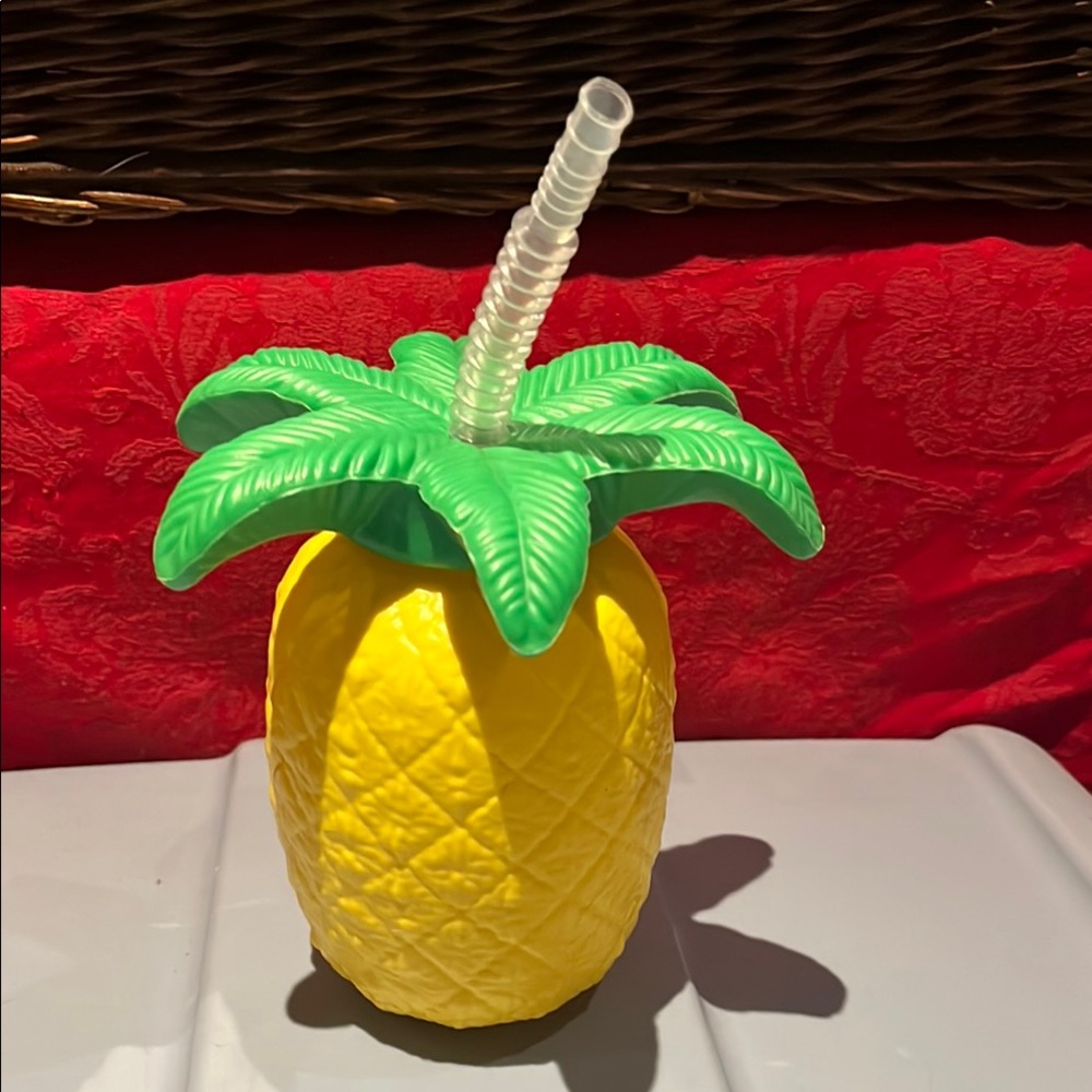 Plastic Pineapple Shaped Party Cup with Straw - Yellow and Green